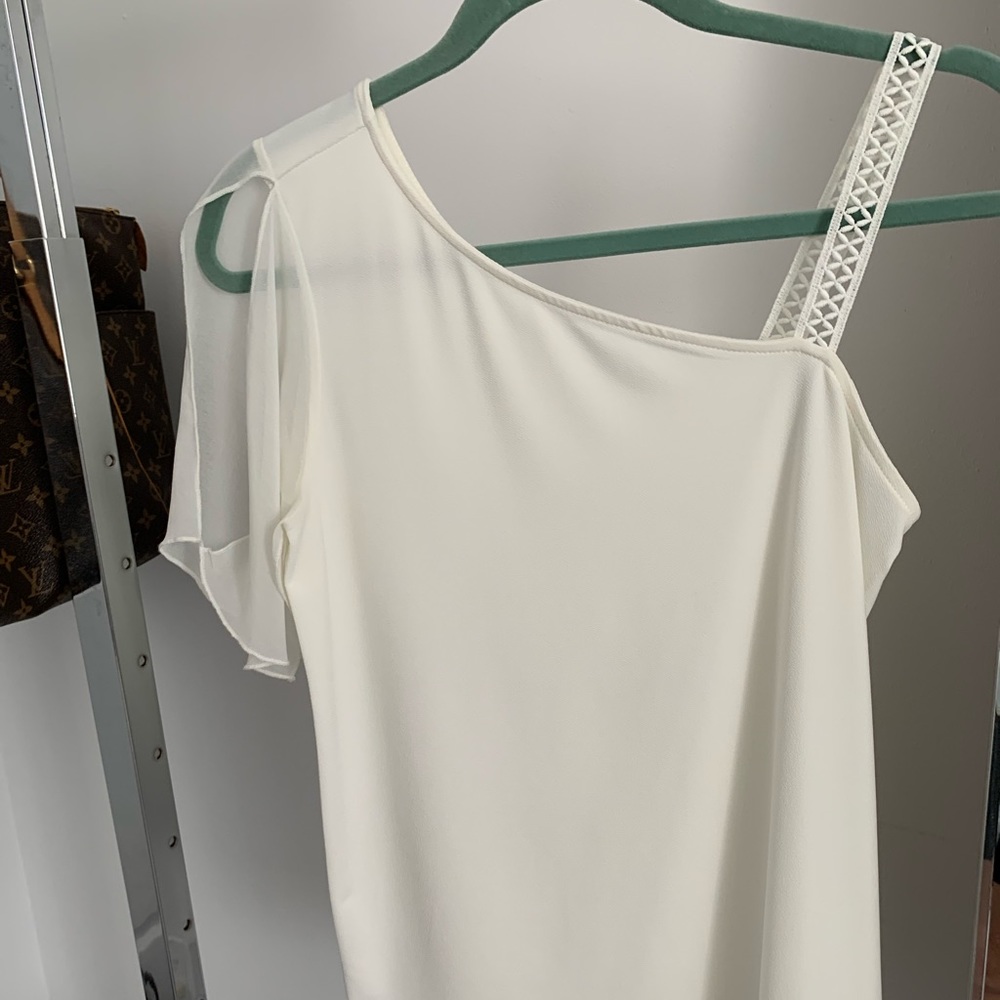 Tahari blouse